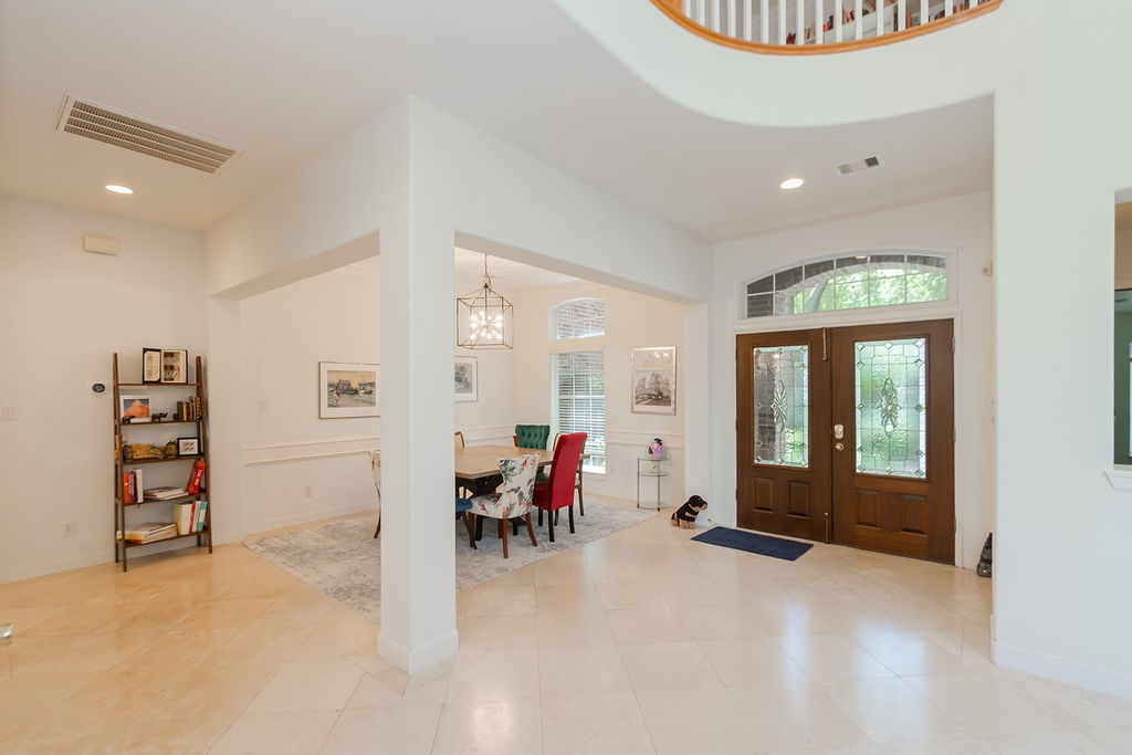 3011 Bonnebridge Way Boulevard Houston, TX 77082 - Photo 7 of 45 a living room with furniture and a large window