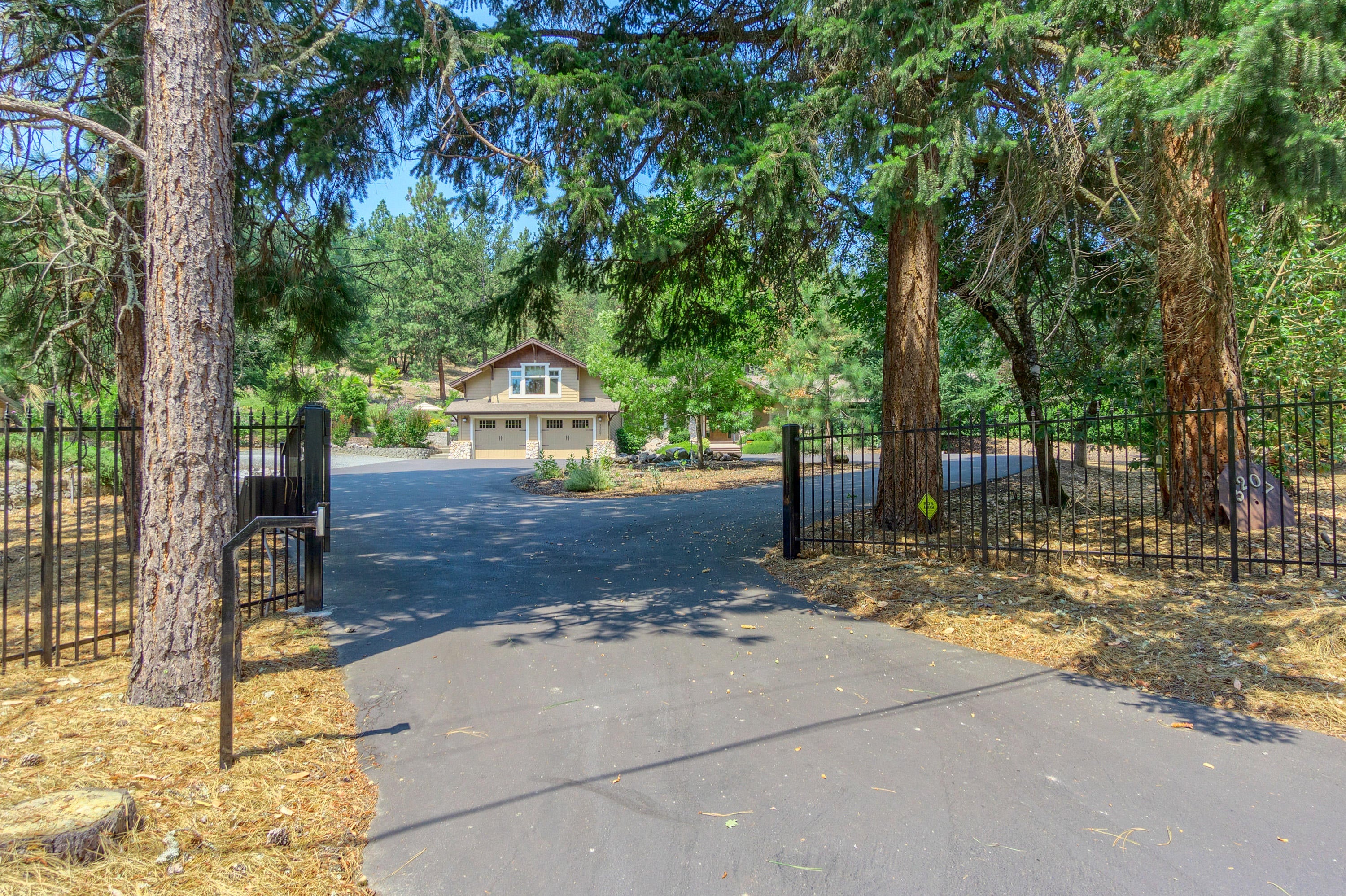 3207 Old Military Road Central Point, OR 97502 - Photo 2 of 52 2