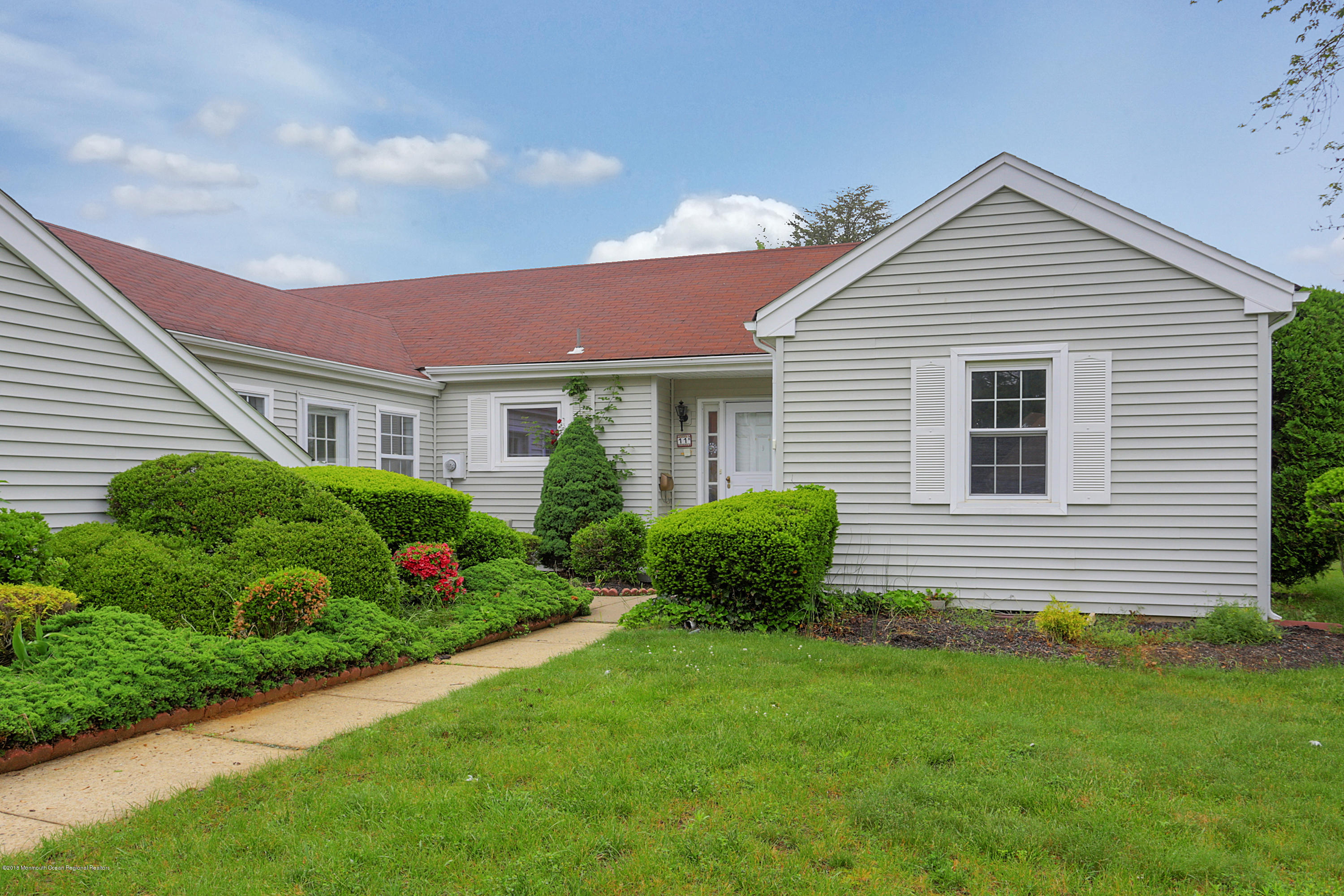 11 B Zacatin Road, Unit 1000 Freehold, NJ 07728 - Photo 2 of 18 IMG_8717_18_19_20_21