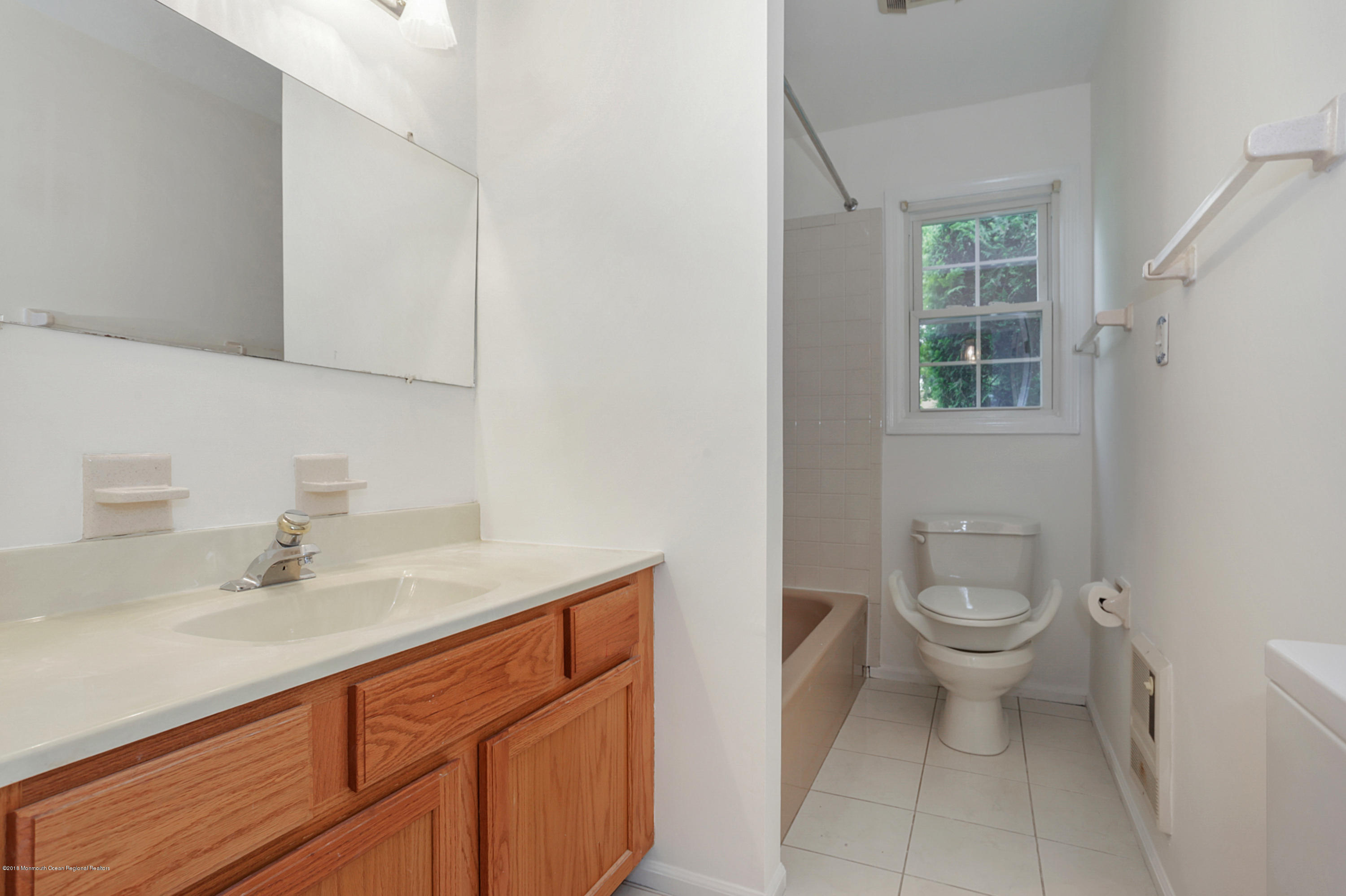 11 B Zacatin Road, Unit 1000 Freehold, NJ 07728 - Photo 13 of 18 IMG_8661_2_4_5_6_fused
