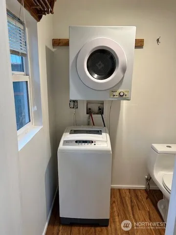 $1,250 | 19425 Beall Road Southwest, Unit EAST, Vashon, WA 98070