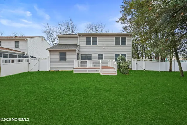 a view of a house with backyard and garden