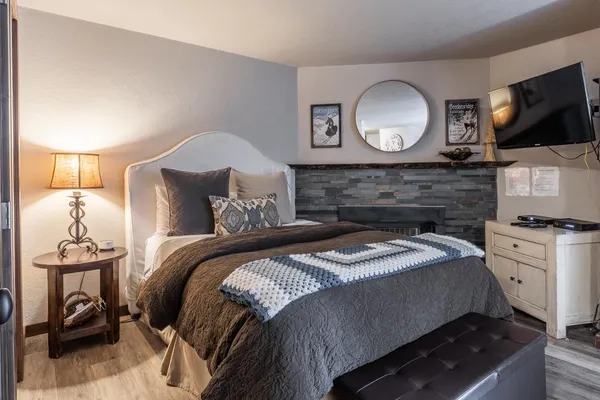 $379,000 | 2289 Sierra Nevada Road, Unit F8, Mammoth Lakes, CA 93546