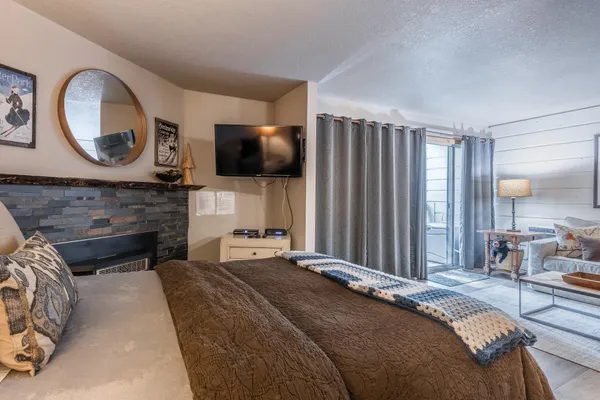 $379,000 | 2289 Sierra Nevada Road, Unit F8, Mammoth Lakes, CA 93546