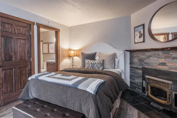 $379,000 | 2289 Sierra Nevada Road, Unit F8, Mammoth Lakes, CA 93546