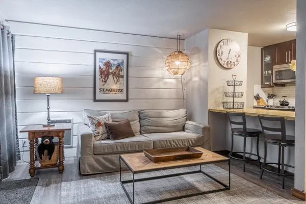 $379,000 | 2289 Sierra Nevada Road, Unit F8, Mammoth Lakes, CA 93546