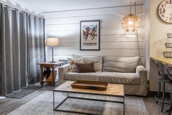 $379,000 | 2289 Sierra Nevada Road, Unit F8, Mammoth Lakes, CA 93546