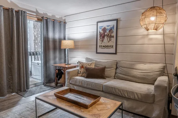 $379,000 | 2289 Sierra Nevada Road, Unit F8, Mammoth Lakes, CA 93546