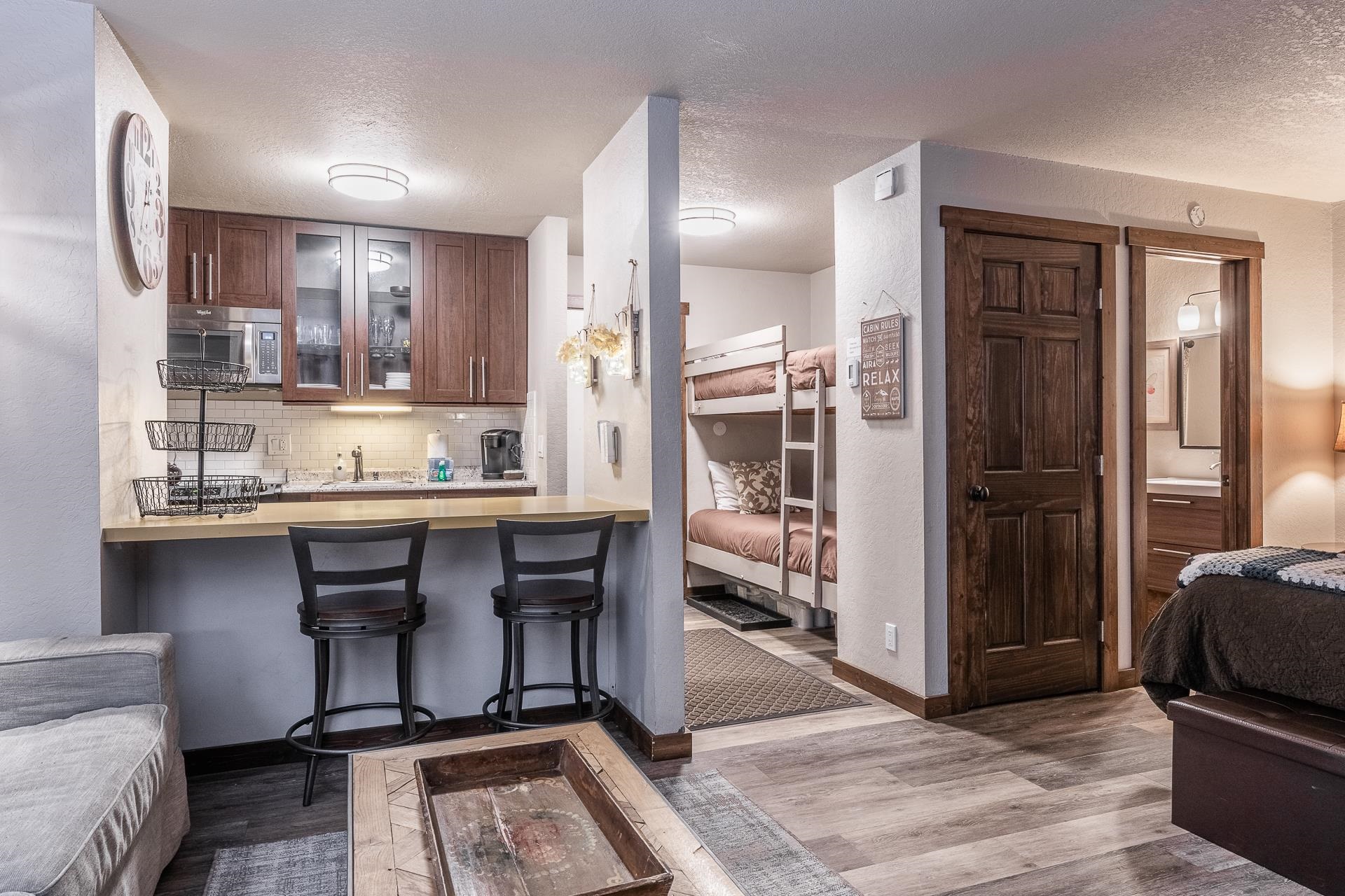 2289 Sierra Nevada Road, Unit F8 Mammoth Lakes, CA 93546 - Photo 6 of 23