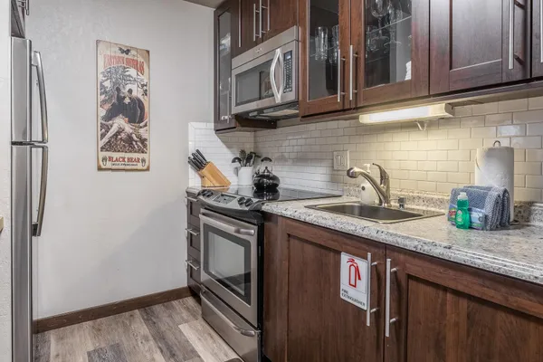 $379,000 | 2289 Sierra Nevada Road, Unit F8, Mammoth Lakes, CA 93546