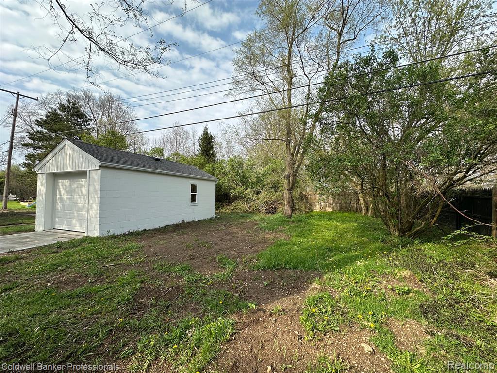 1052 Angle Road Lapeer, MI 48446 - Photo 24 of 27