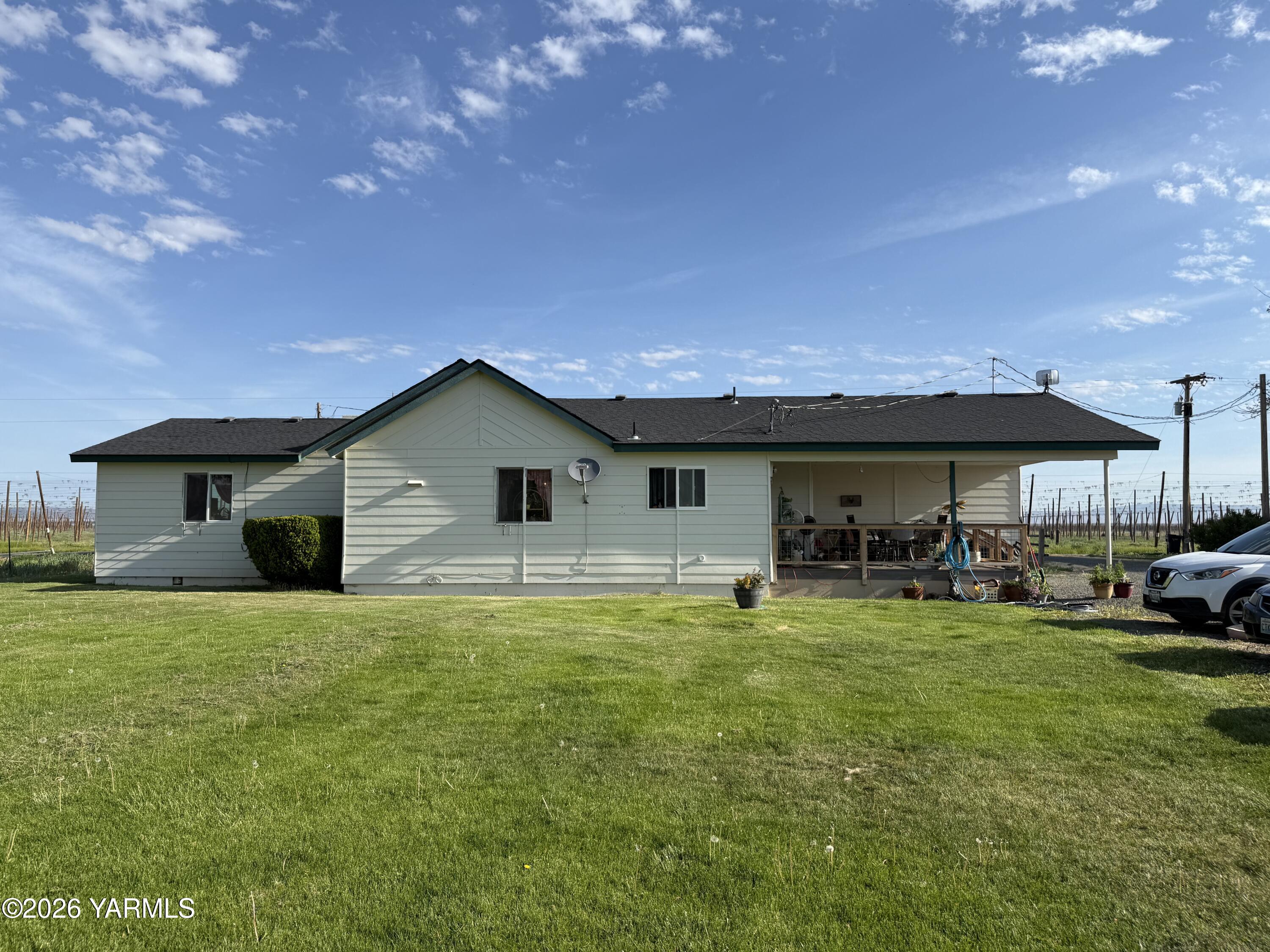 10555 Ashue Road Toppenish, WA 98948 - Photo 2 of 31 IMG_1809