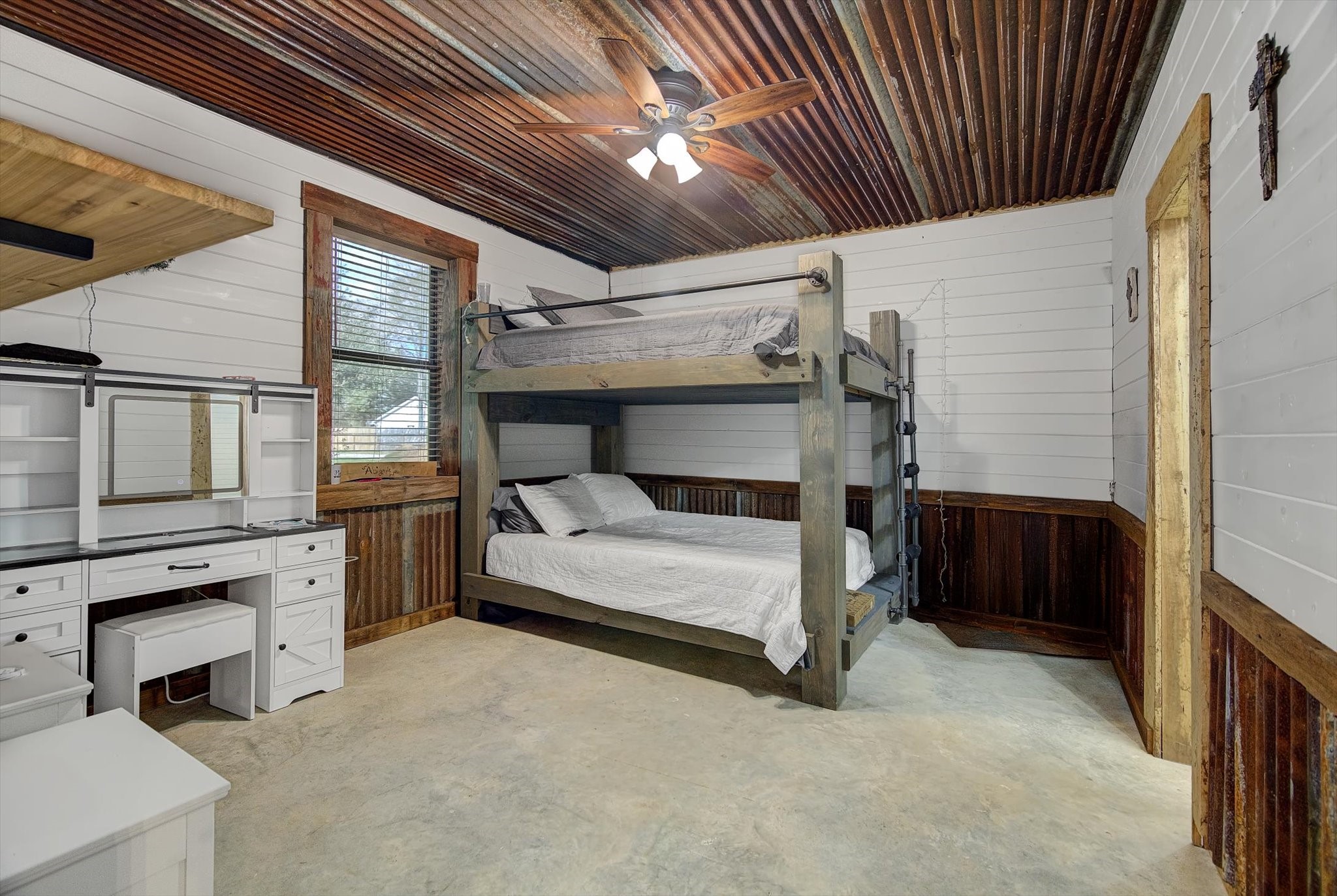 22546 Highway 321 Cleveland, TX 77327 - Photo 12 of 34 a view of room with window and furniture