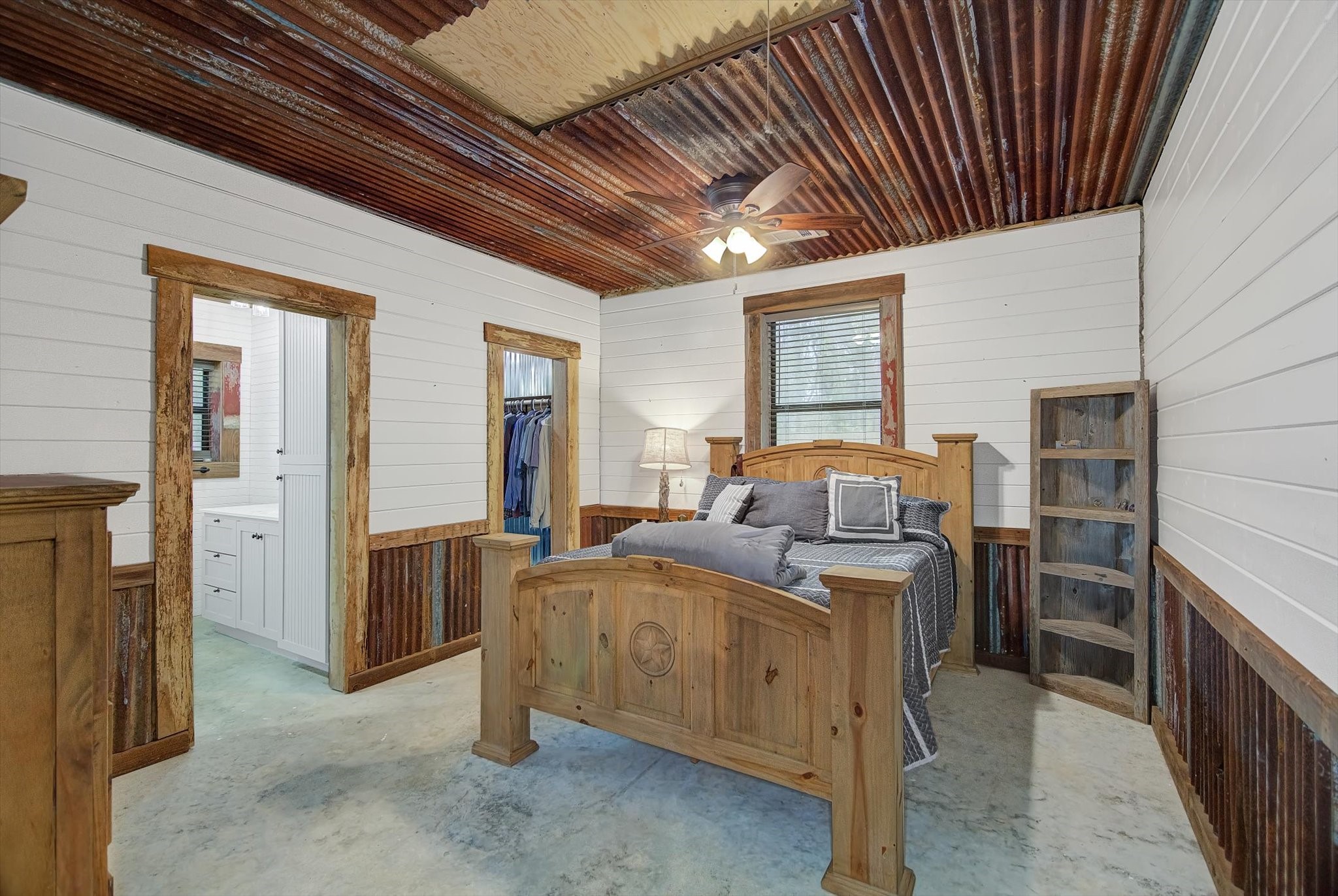 22546 Highway 321 Cleveland, TX 77327 - Photo 17 of 34 a bed room with furniture and large window
