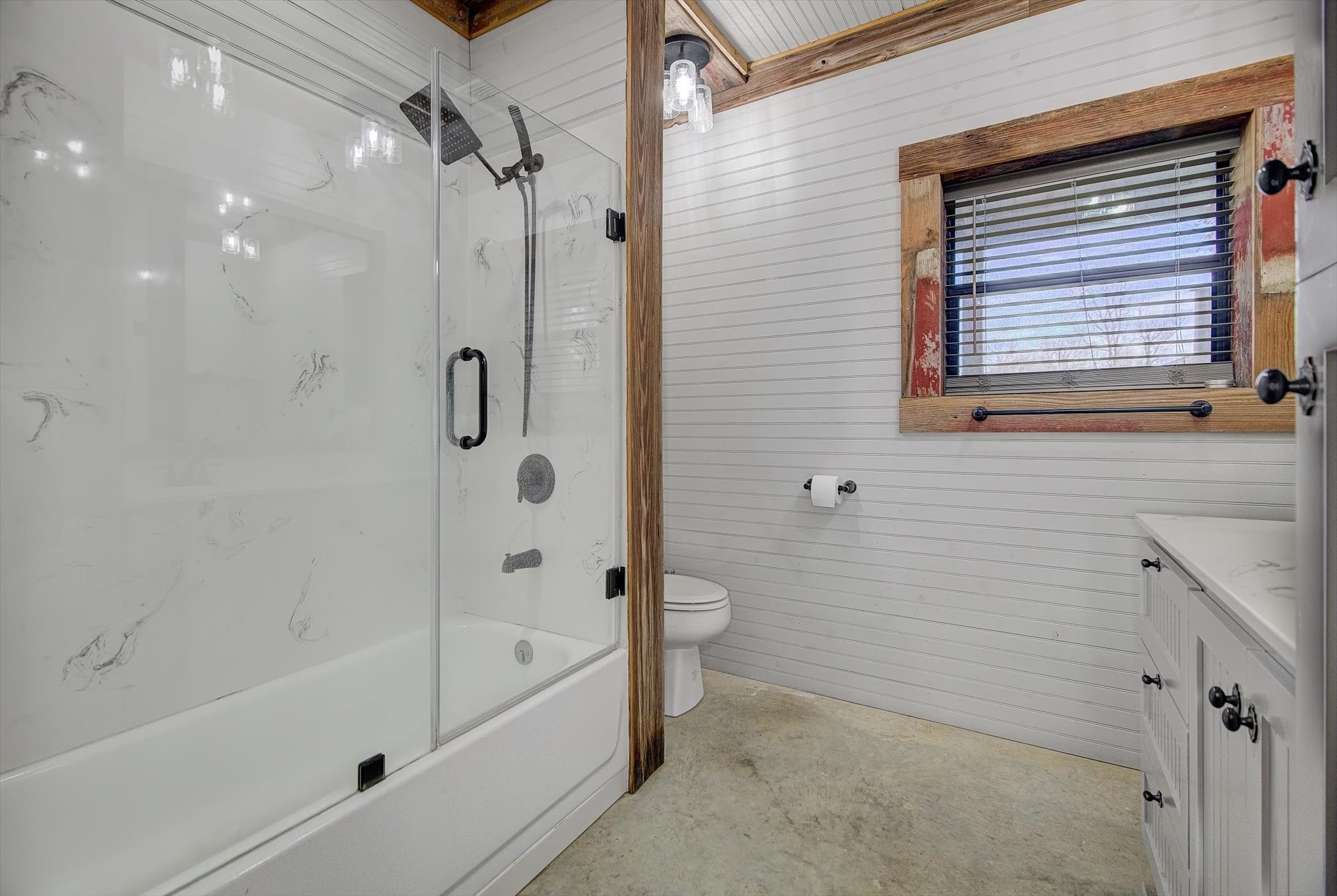 22546 Highway 321 Cleveland, TX 77327 - Photo 21 of 34 a bathroom with a bathtub and shower