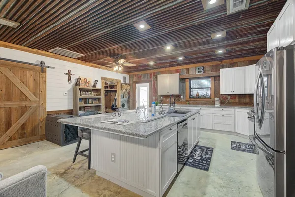 $389,900 | 22546 Highway 321, Cleveland, TX 77327