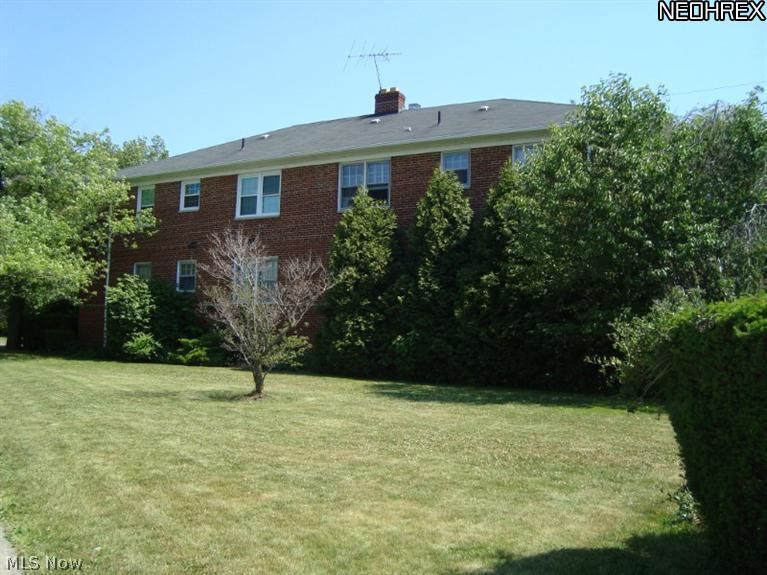 877 Woodview Road, Unit 4 Cleveland, OH 44121 - Photo 6 of 12