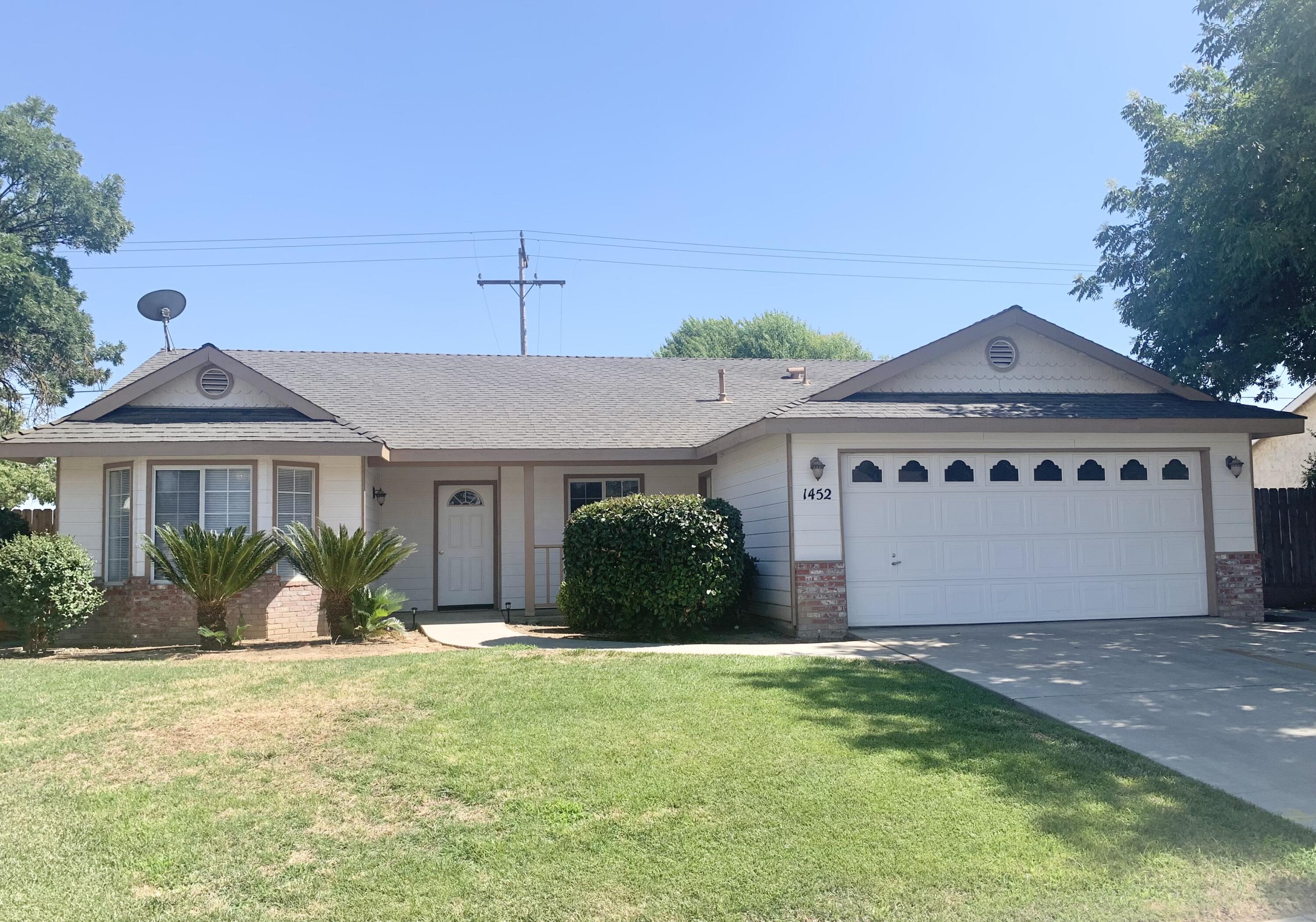 1452 Betty Street Exeter, CA 93221 - Photo 2 of 26 IMG_6985