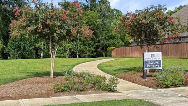 a view of a tennis court