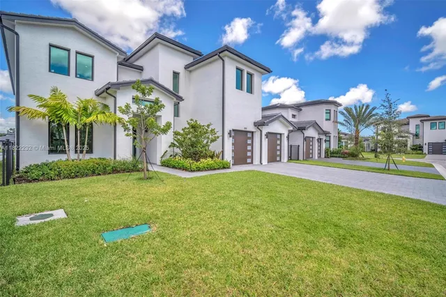 $2,750,000 | 3511 Ashwood Circle, Hollywood, FL 33312