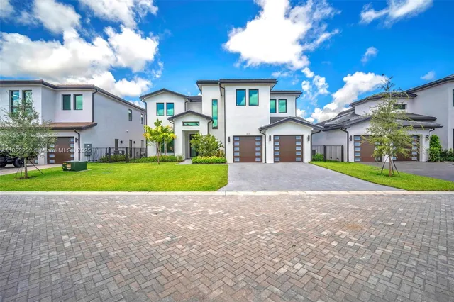 $2,750,000 | 3511 Ashwood Circle, Hollywood, FL 33312