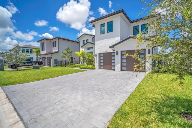 $2,750,000 | 3511 Ashwood Circle, Hollywood, FL 33312