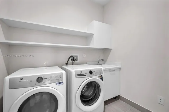 $2,750,000 | 3511 Ashwood Circle, Hollywood, FL 33312