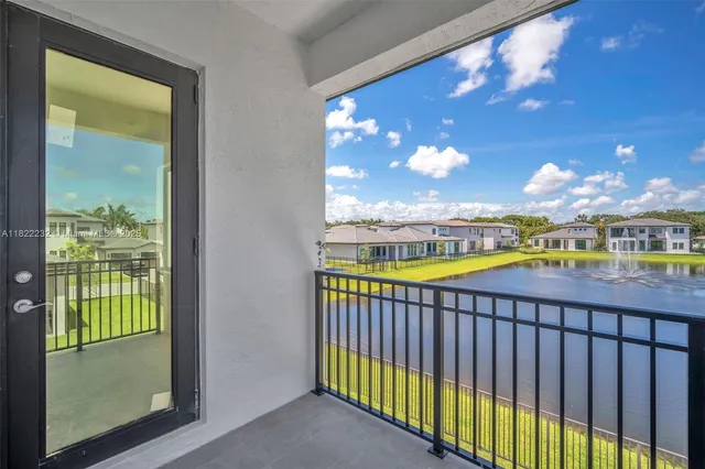 $2,750,000 | 3511 Ashwood Circle, Hollywood, FL 33312
