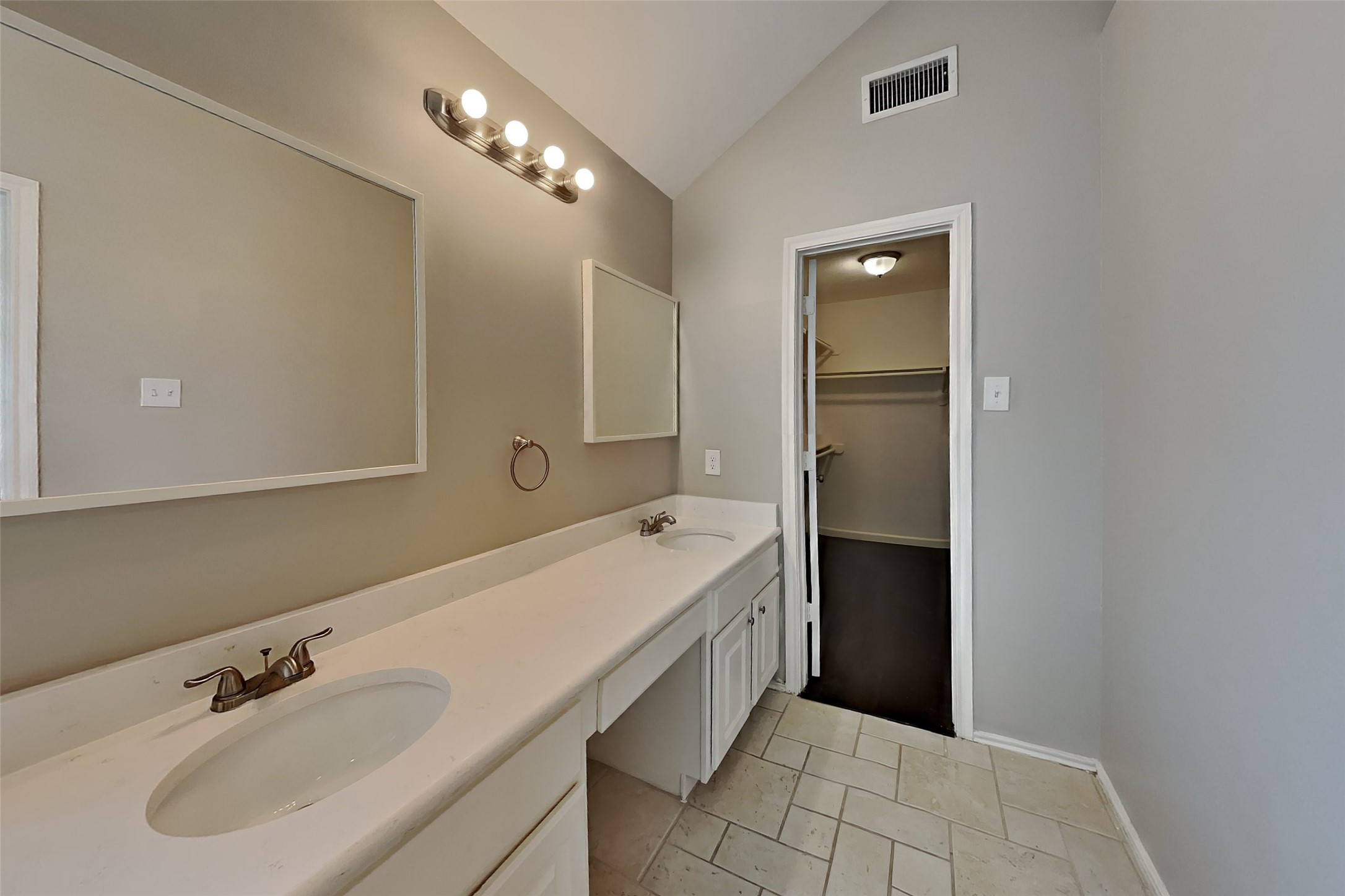 10051 Rio Bravo Road Houston, TX 77064 - Photo 11 of 21
