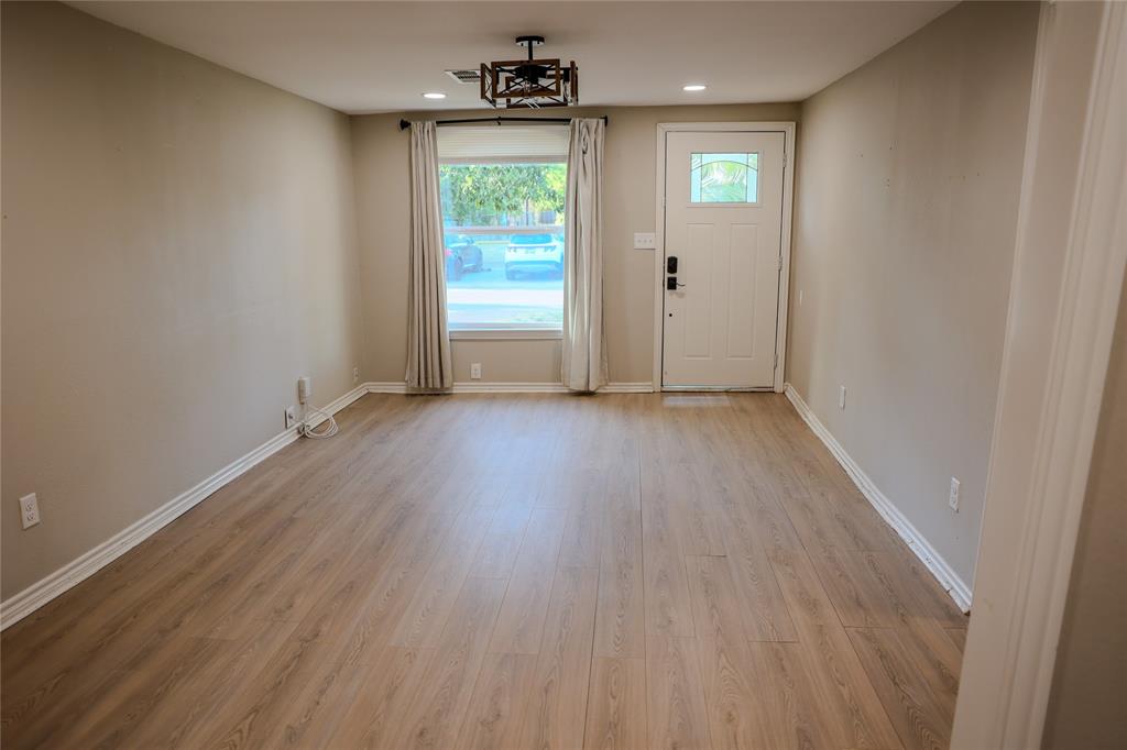 117 East Division Street Pilot Point, TX 76258 - Photo 4 of 19 Gallery Image 4