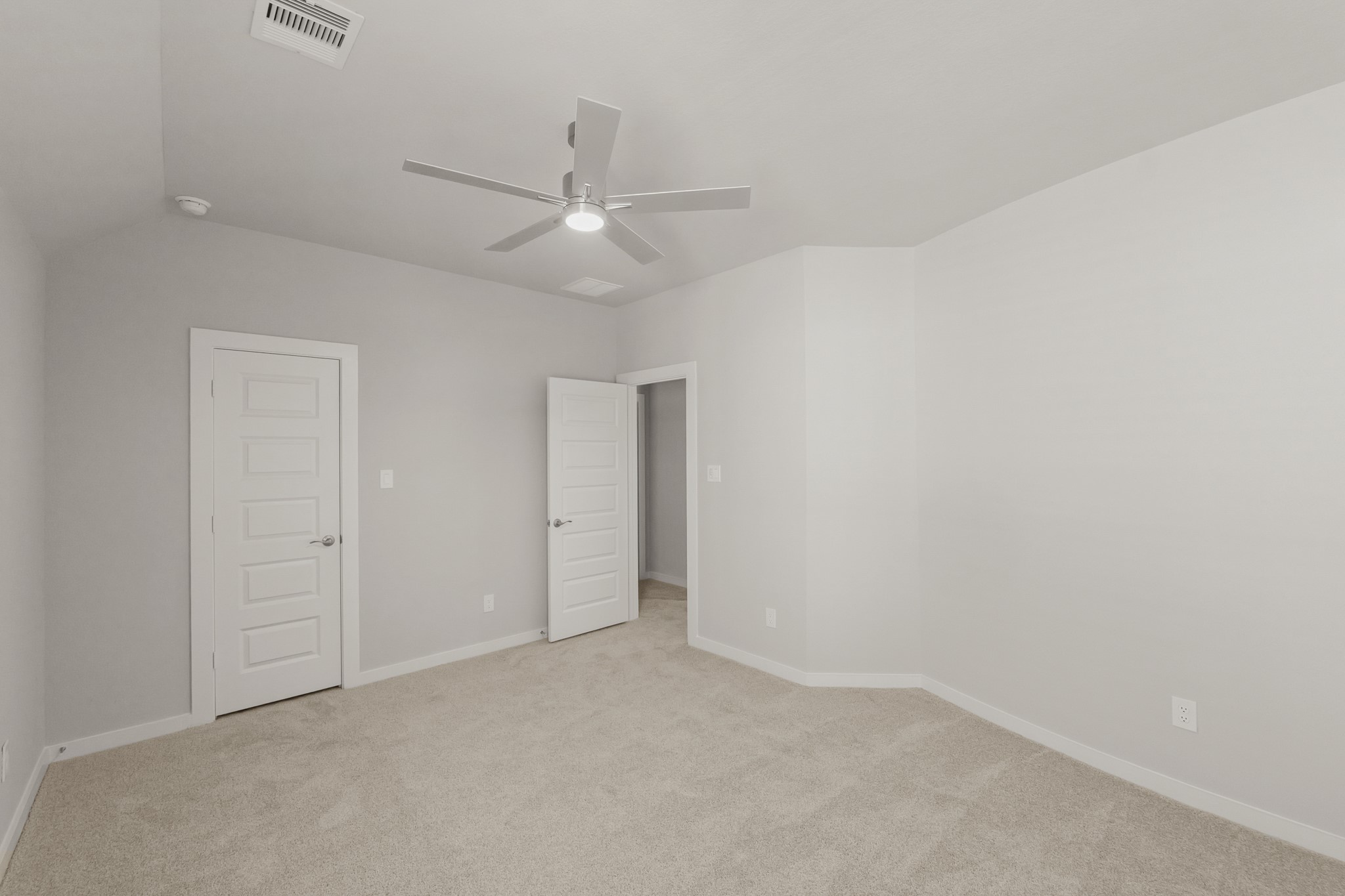 4603 Whisperwood Drive Rosenberg, TX 77471 - Photo 28 of 50 an empty room with a ceiling fan and a window