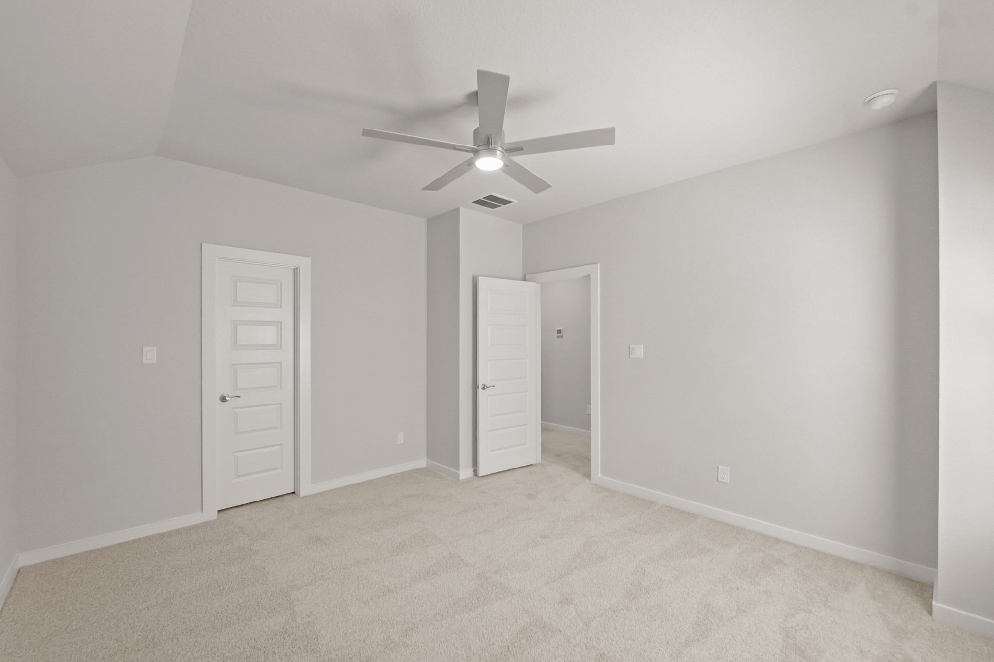 4603 Whisperwood Drive Rosenberg, TX 77471 - Photo 38 of 50 an empty room with closet and a ceiling fan