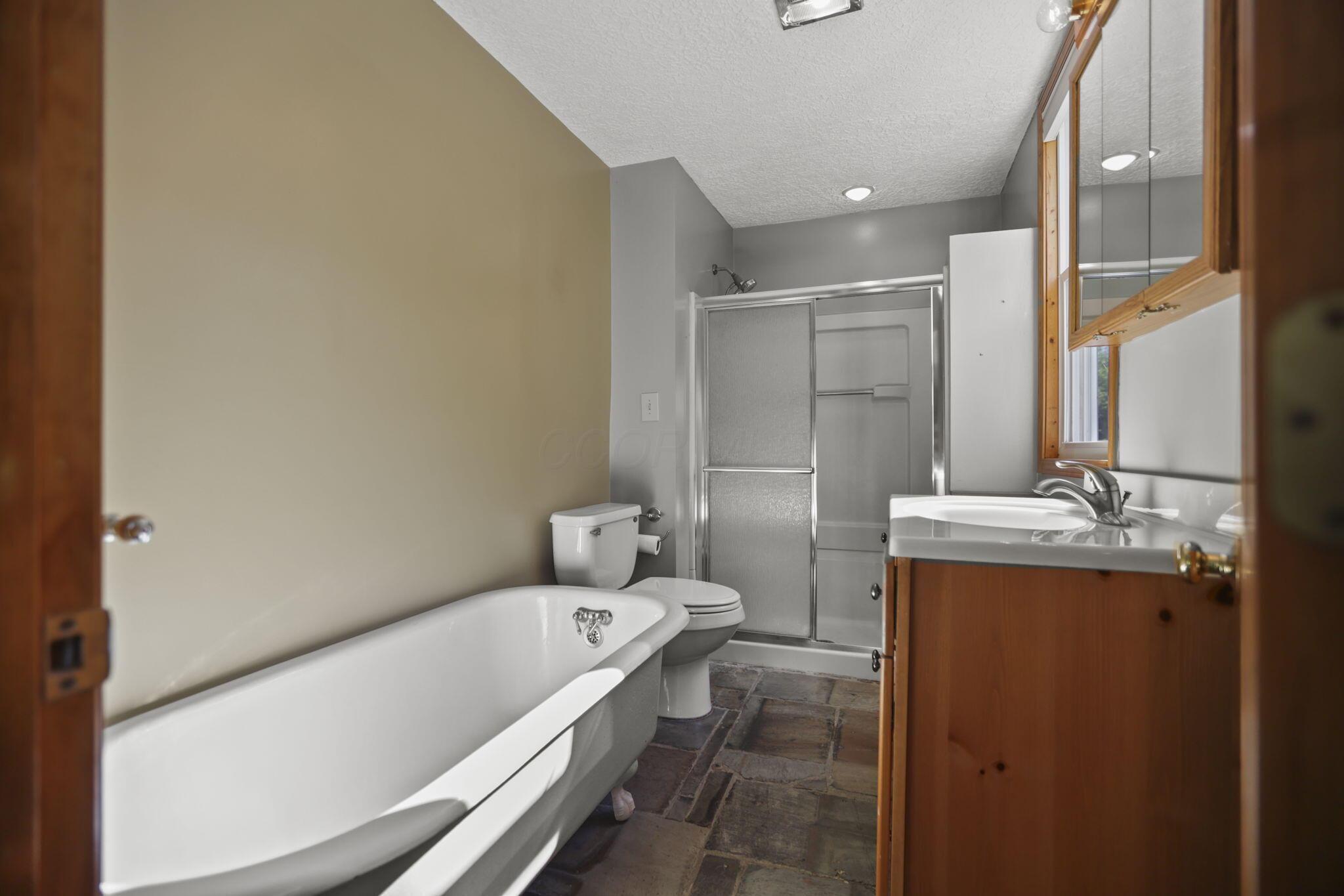 23368 Lashley Road Senecaville, OH 43780 - Photo 16 of 37 Primary Ensuite Bathroom