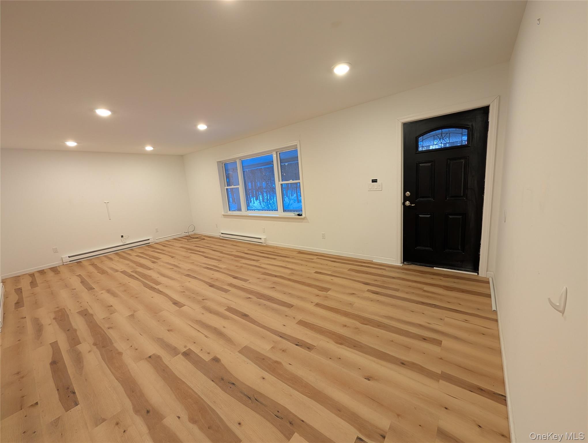 1407 Highway 208 Wallkill, NY 12589 - Photo 11 of 42 Front Door/Living Room