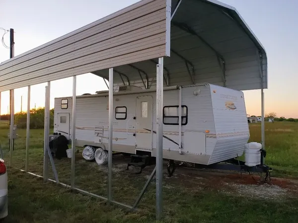 a view of a back yard of the house