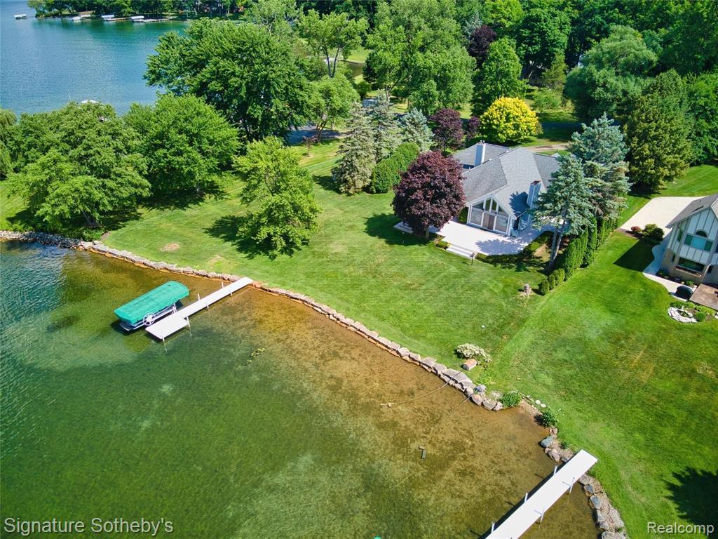 2020 Lake Angelus Road Lake Angelus, MI 48326 - Photo 8 of 52