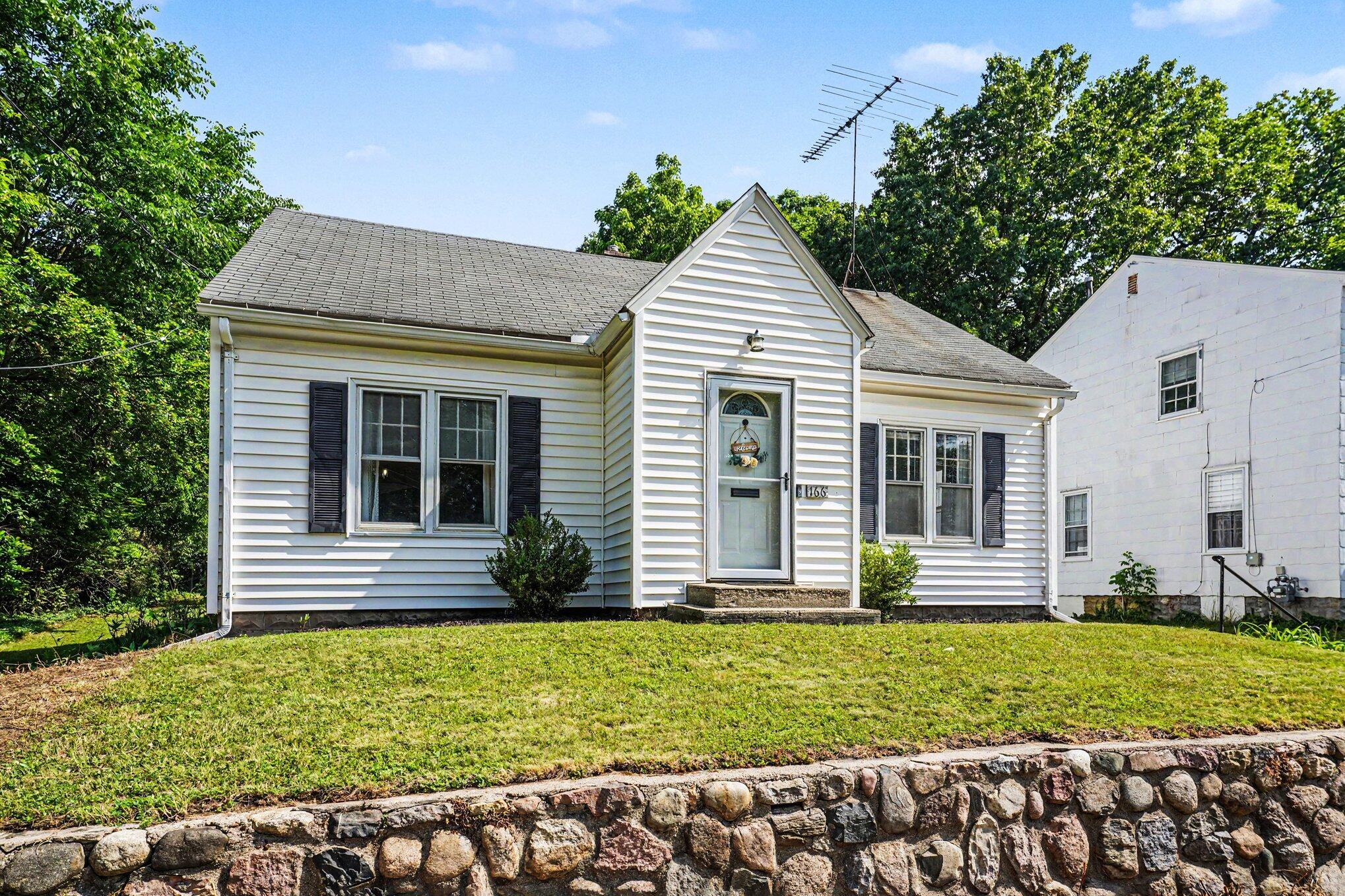 166 Ridgewood Street Kalamazoo, MI 49001 - Photo 4 of 30 004_file_4622