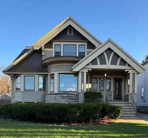 $425,000 | 1229 Merritt Avenue, Oshkosh, WI 54901