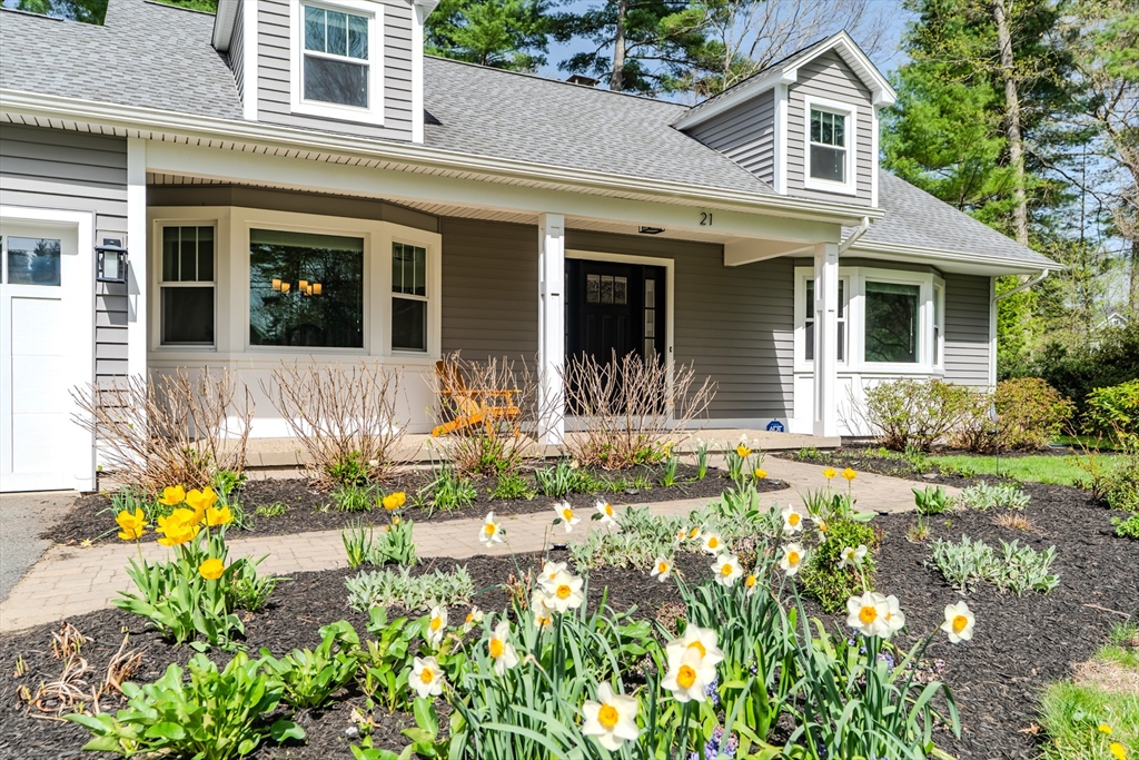 21 Shattuck Road Hadley, MA 01035 - Photo 4 of 42 front view of a house