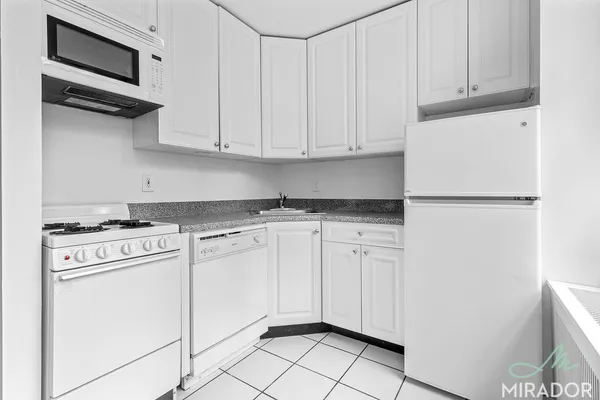 $3,750 | 132 East 45th Street, Unit 10B | Midtown East