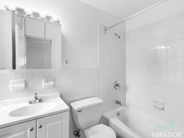 $3,750 | 132 East 45th Street, Unit 10B | Midtown East