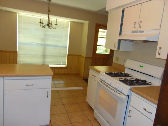 $2,295 | 7503 Glenhill Road, Austin, TX 78752