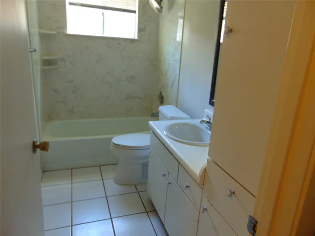 $2,295 | 7503 Glenhill Road, Austin, TX 78752