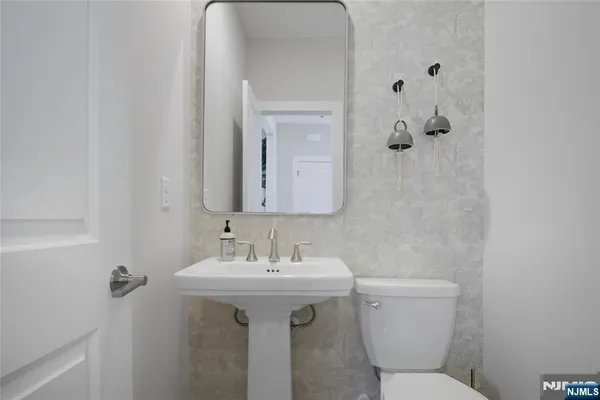 $1,174,990 | 20 Melbourne Drive, Oakland, NJ 07436