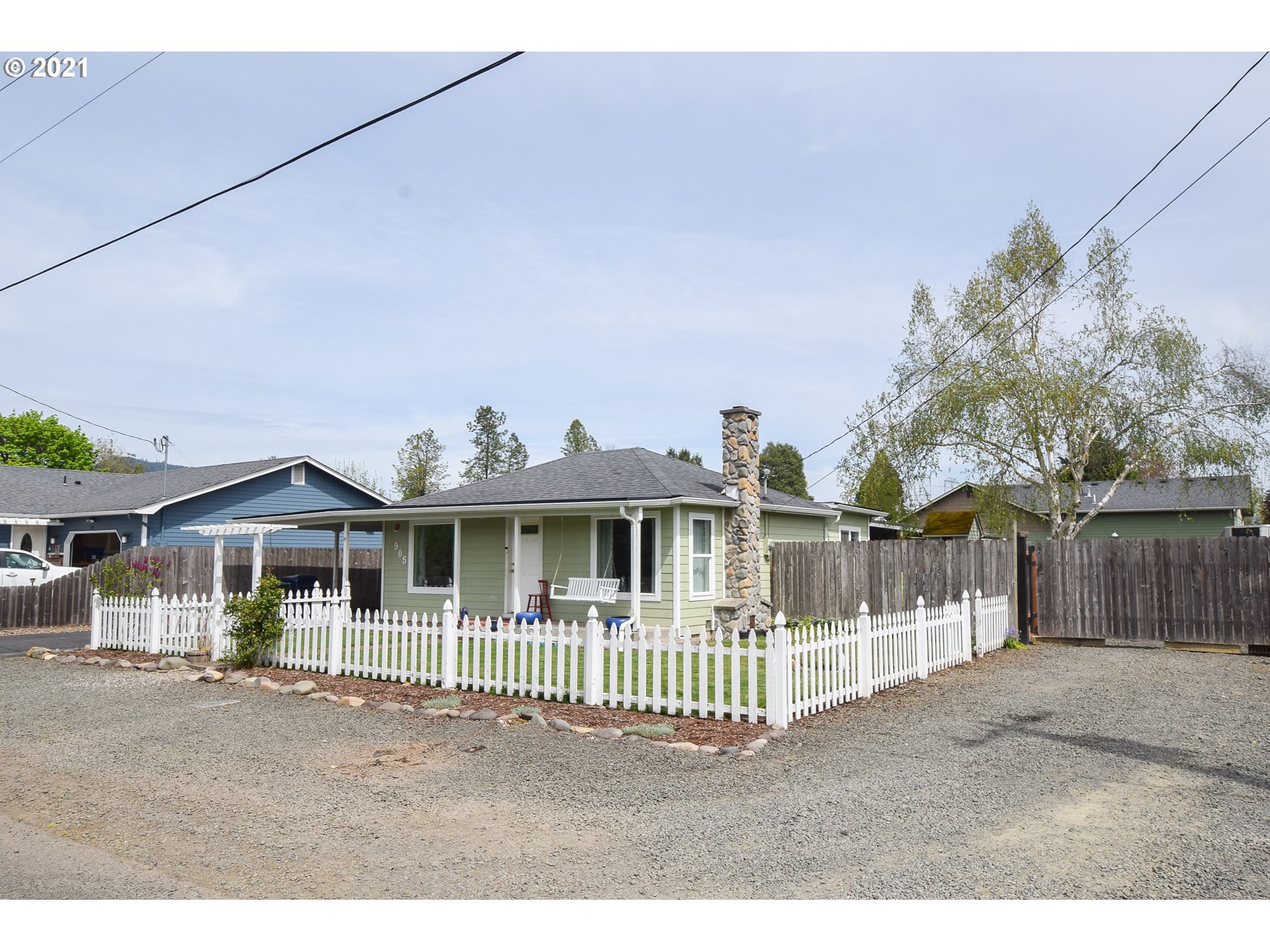 905 54th Street Springfield, OR 97478 - Photo 2 of 28