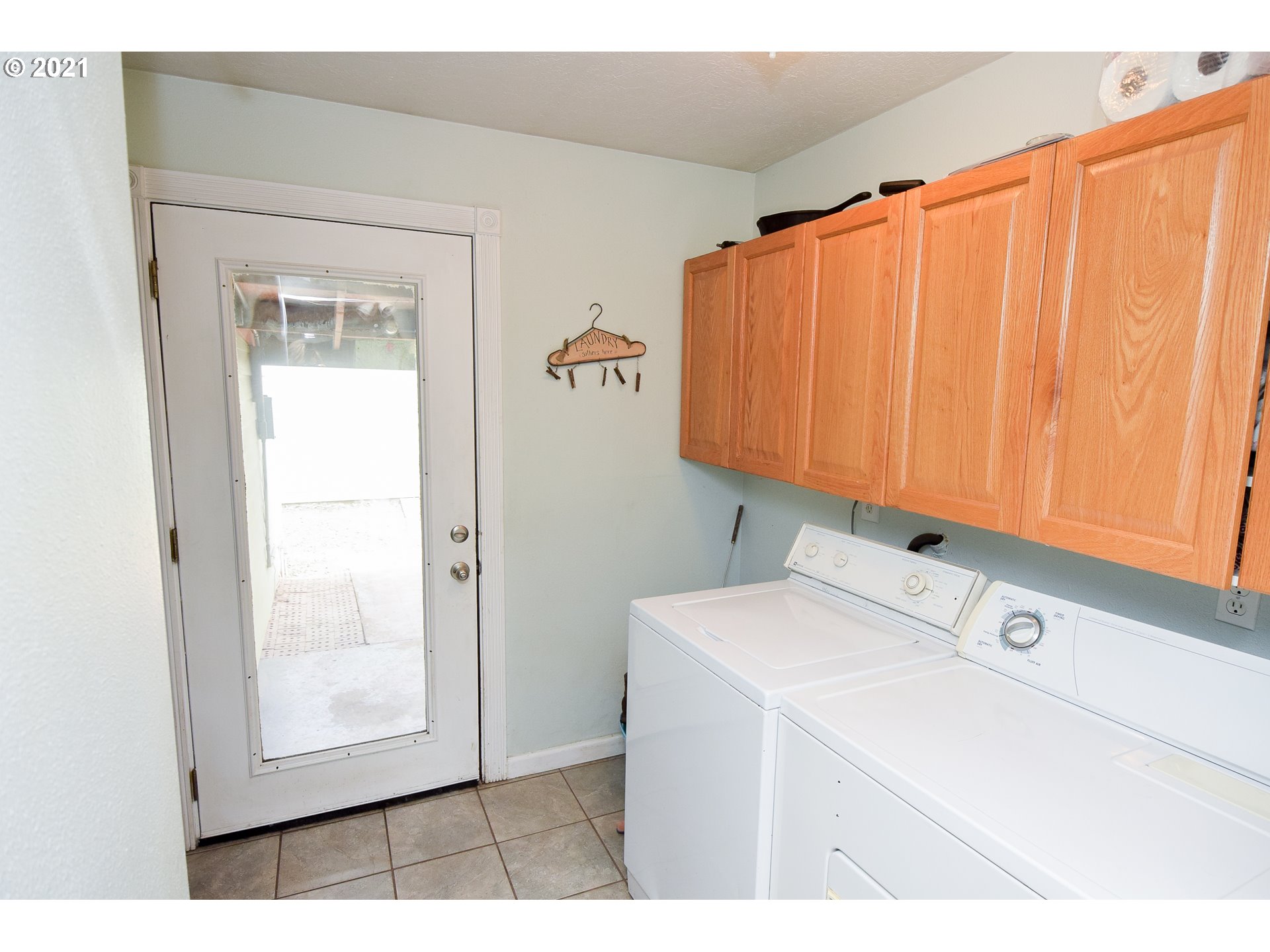 905 54th Street Springfield, OR 97478 - Photo 13 of 28