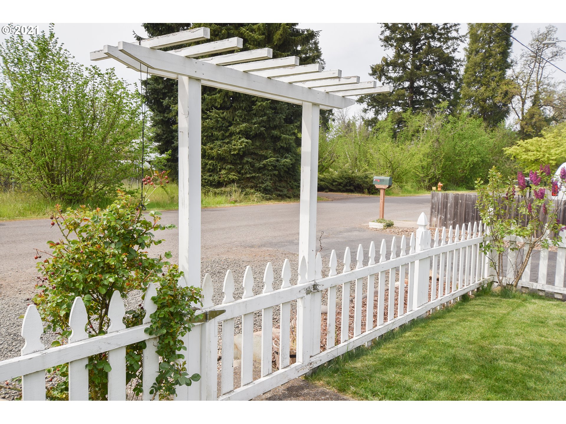905 54th Street Springfield, OR 97478 - Photo 4 of 28