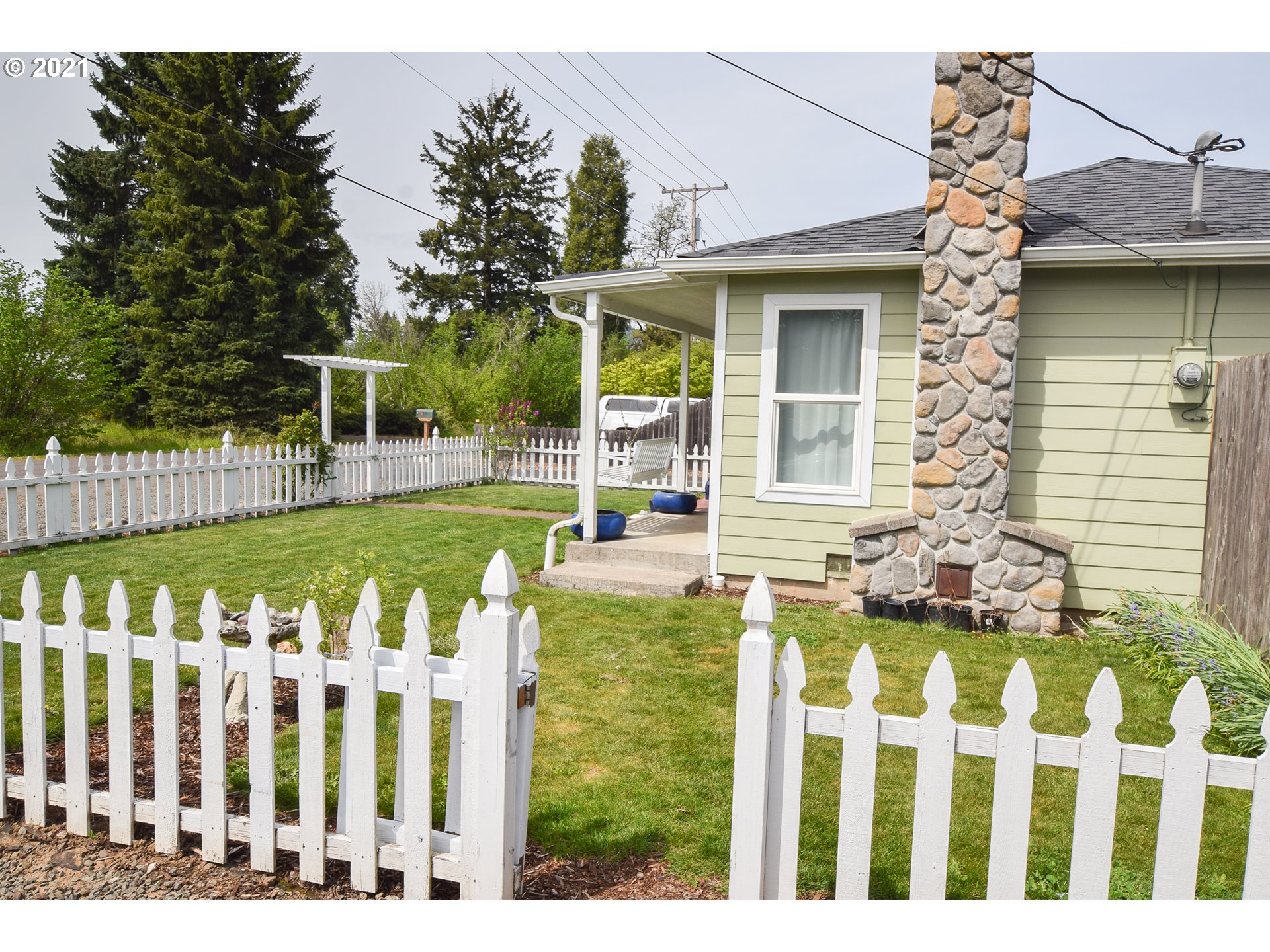 905 54th Street Springfield, OR 97478 - Photo 5 of 28