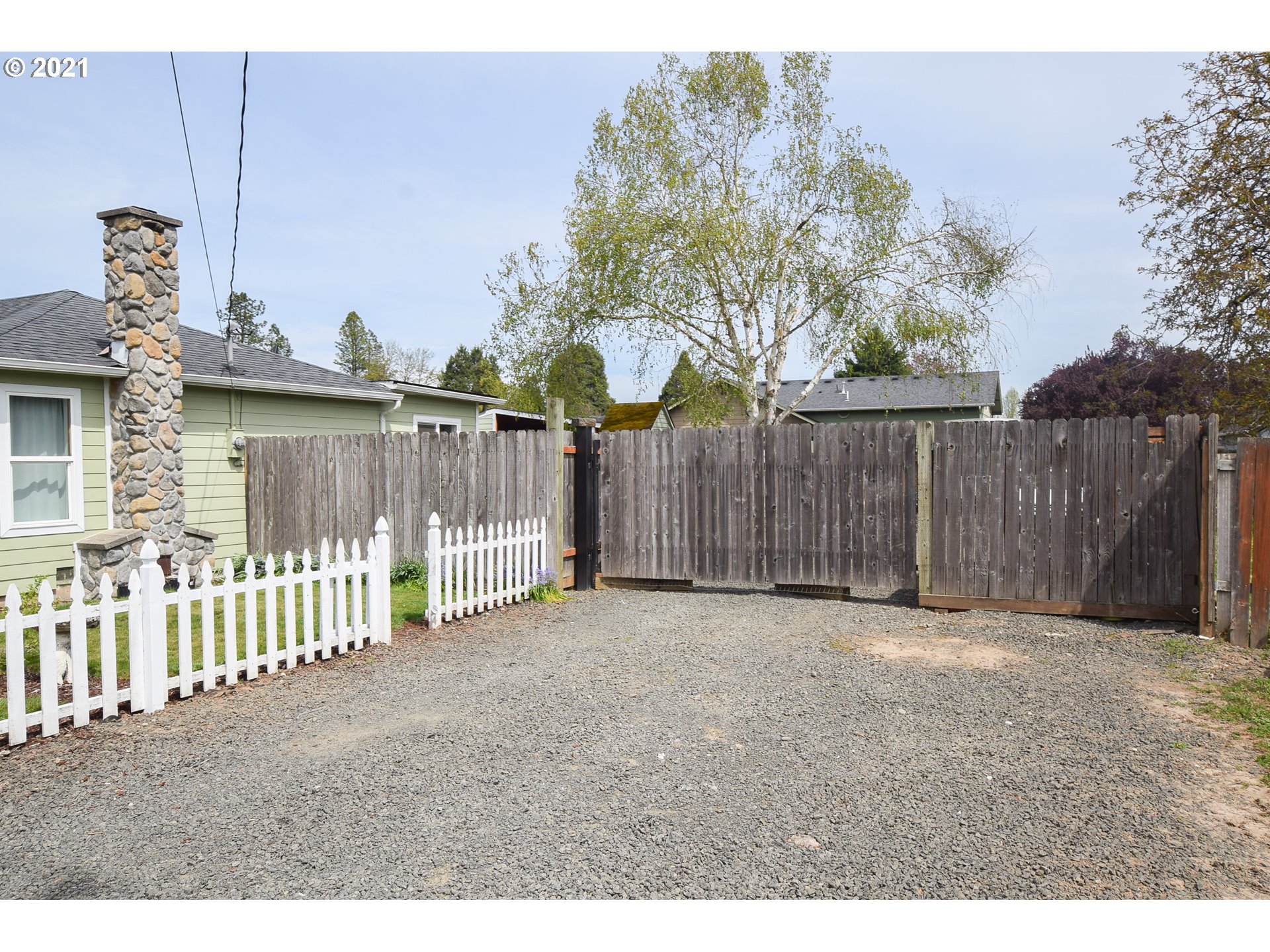 905 54th Street Springfield, OR 97478 - Photo 6 of 28