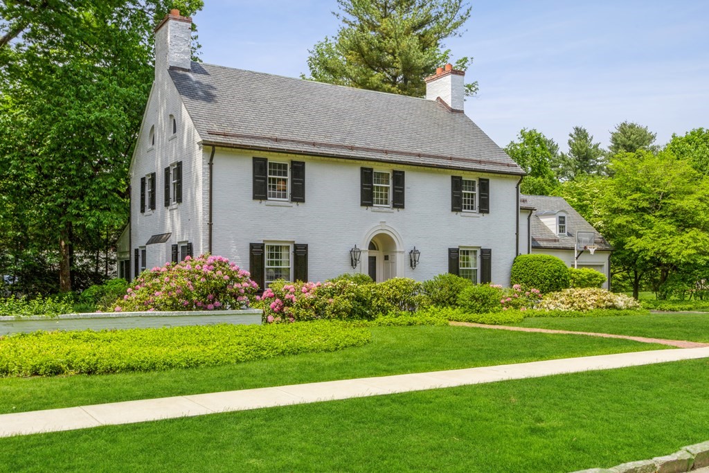 5 Monmouth Road Worcester, MA 01609 - Photo 3 of 42 Gallery Image 3